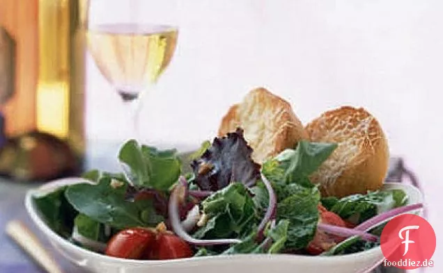 Mesclun und Romaine Salat mit Warmem Parmesan-Toast