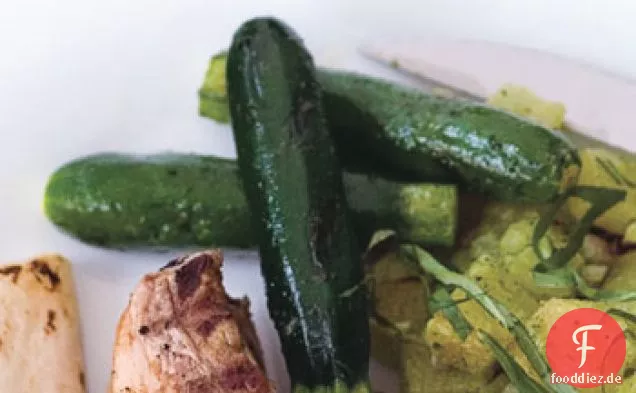 Gegrillter Knoblauch-marinierte Baby-Zucchini