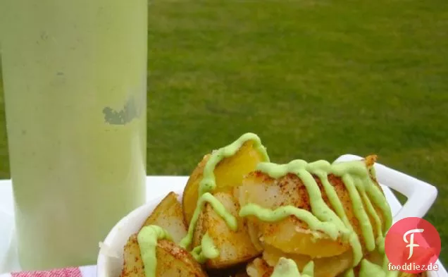 Papas con Salsa de Aguacate (Kartoffeln mit Avocado-Sauce)