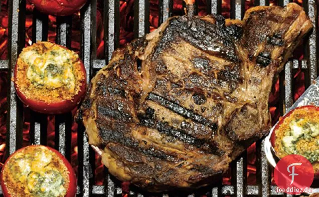 Gegrillte Knochen-in Rib-Eye-Steaks