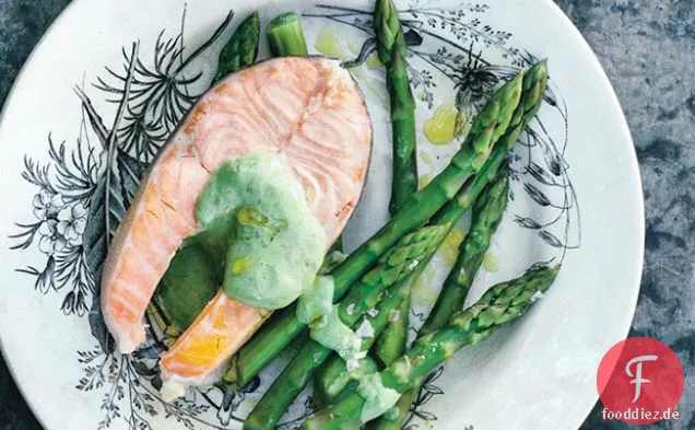 Pochierter arktischer Saibling mit Basilikum-Estragon-Mayonnaise