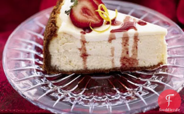 Zitronenkäsekuchen mit Erdbeeren und Portglasur