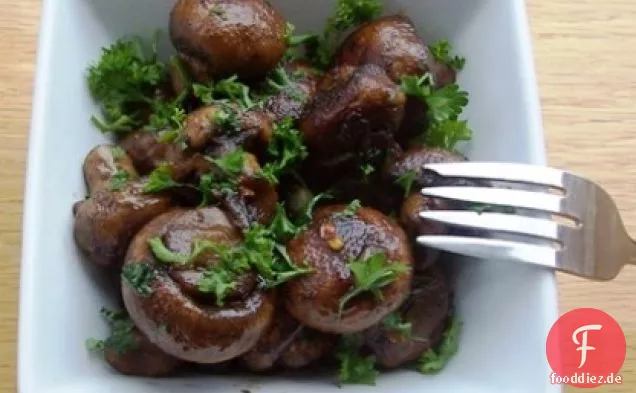 PILZE MIT KNOBLAUCH (CHAMPINONES AL AJO)