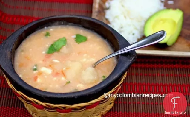 Mote de Queso (Kolumbianische Käse-Yam-Suppe)