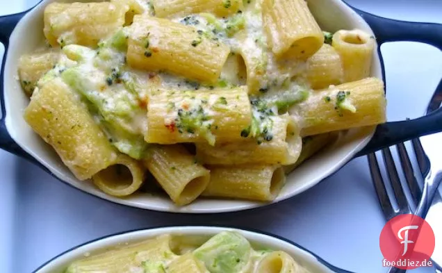 Nudeln mit Käse und Brokkoli