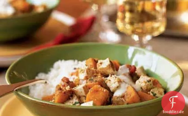 Süßkartoffel und Cashew Korma über Kokosreis