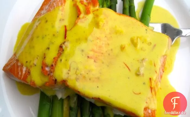 Lachs mit Kokos-Safran-Sauce