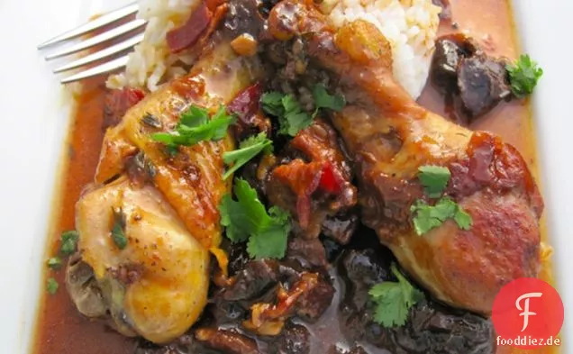 Huhn mit Pflaumen und Speck