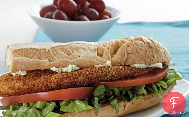 Maismehl-verkrustete Tilapia-Sandwiches mit Limettenbutter