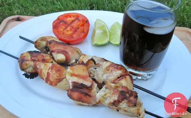 Chuzos de Pollo con Tocineta (Hähnchen-Speckspieße)