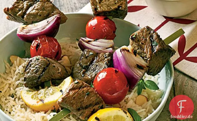 Lammsouvlaki mit Feta-Minze-Dip-Sauce