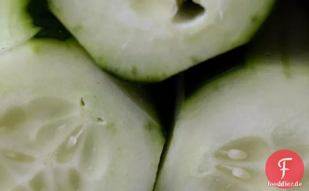 Gurken-Erdnuss-Salat