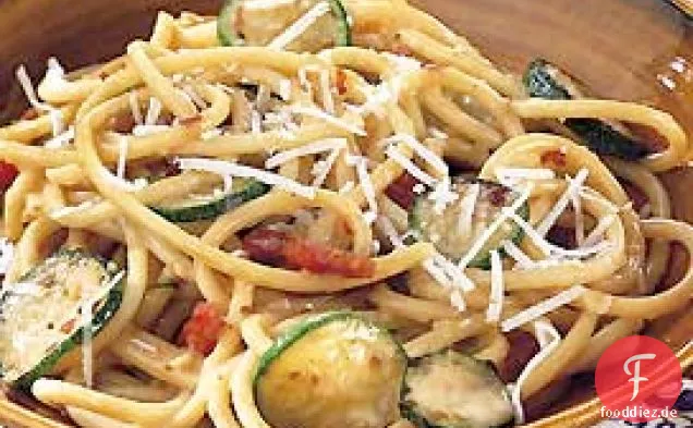 Bucatini Carbonara mit Zucchini