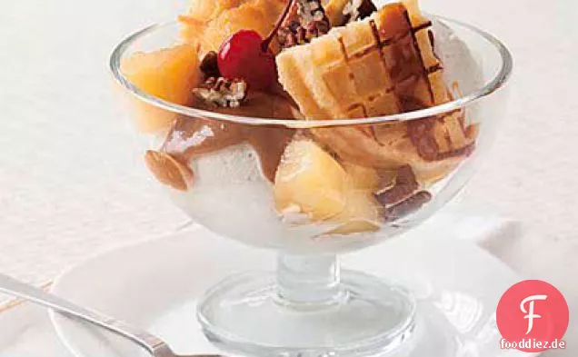 Ananas-Waffel-Kuchen-Eisbecher