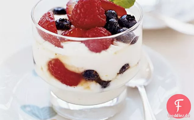 Vanille-Zitronen-Beeren-Parfaits
