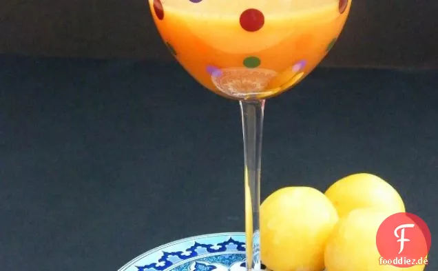 5:2 Diät - Pflaume & Apfel Smoothie mit Fizz (68 Kalorien)