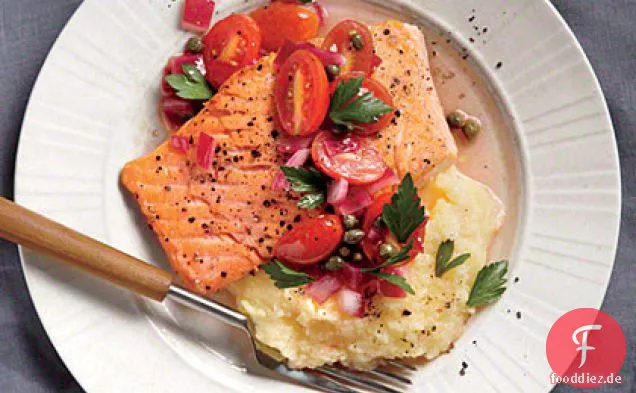 Lachs mit Polenta und warmer Tomatenvinaigrette