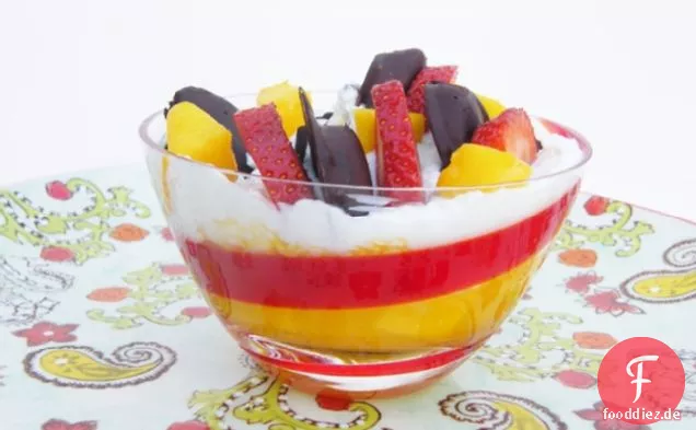 Kokos-Mango-Joghurt-Sauce mit Schokolade getaucht Banane