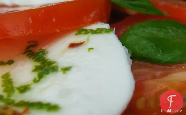 Caprese-Salat mit Chili & Limette
