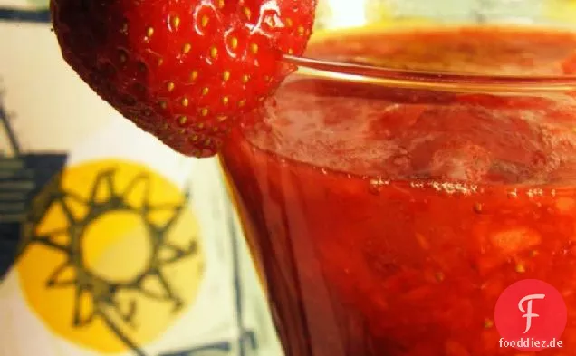 Erdbeeren Und Holunderblüten-Cocktail