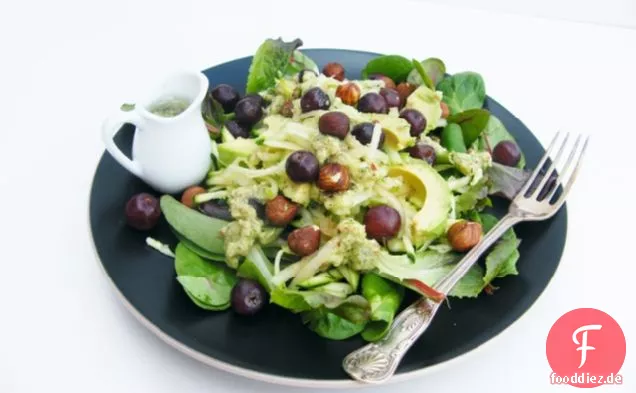 5:2-Diät - Avocado, Apfel & Haselnuss Salat = 227 Kalorien