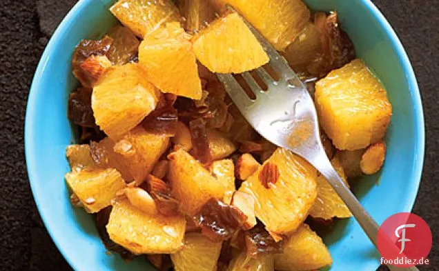 Gewürzter Orangen- und Dattelsalat