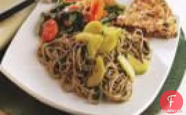 Curry Soba und Gurke Relish