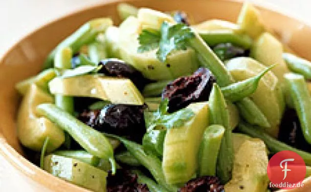Gurken-, Bohnen- und Olivensalat
