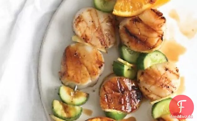 Jakobsmuschel-, Orangen- und Gurkenspieße