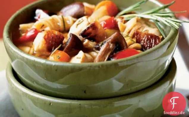 Gebratenes Gemüse-Rosmarin Hühnersuppe
