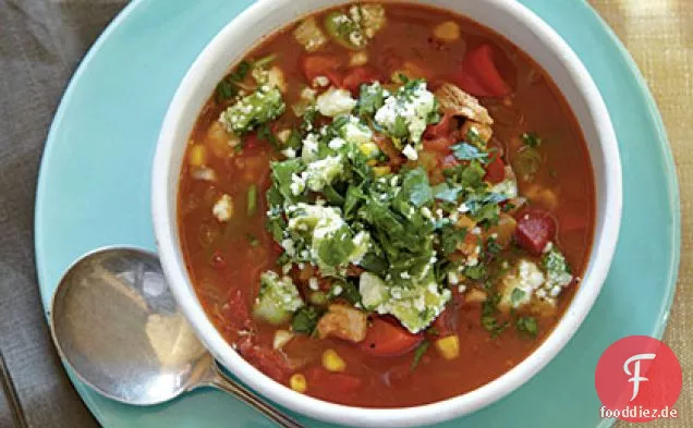 Chili-gewürzte Hühnersuppe mit Stoplight-Paprika und Avocado-Relish