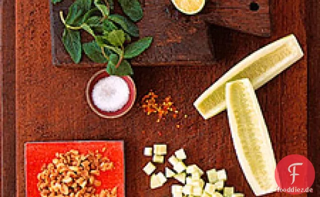Gehackter Gurken-Erdnuss-Salat
