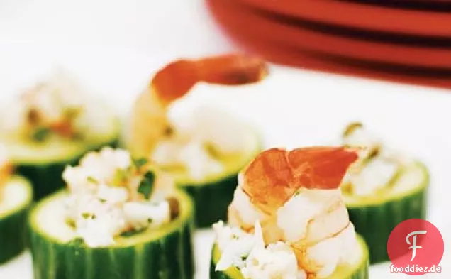 Mediterrane Garnelen-Salat in Cucumber Cups