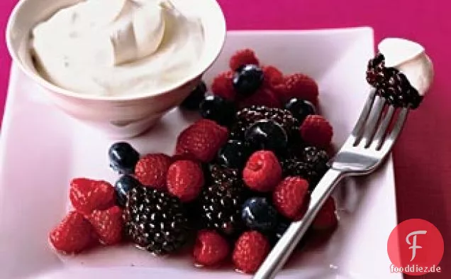 Gemischte Beeren mit Zitronenverbena Creme