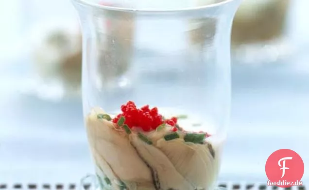 Oyster Shooter mit Gurkensauce