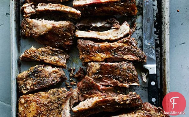 Gegrillte Spareribs mit Fenchelsamen und Kräutern