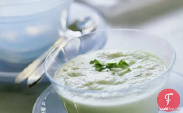 Kühle Gurken-Dill-Suppe