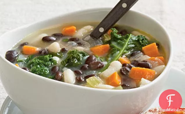 Zwei-Bohnen-Suppe mit Grünkohl