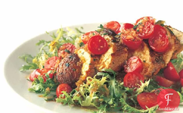 Gekochtes Hähnchen mit Tomaten-Safran-Vinaigrette auf Frisée