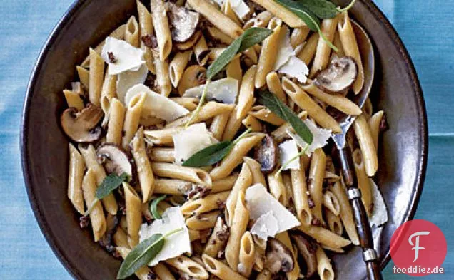 Penne mit Salbei und Pilzen