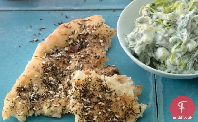 Za ' Atar Fladenbrot mit Gurken-Joghurt-Salat