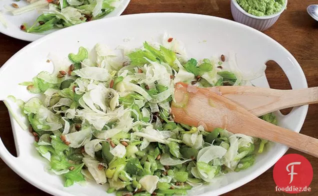 Fenchel-Sellerie-Salat mit Kürbiskernen