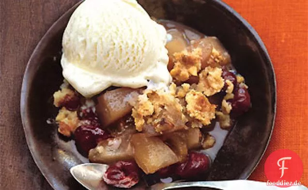 Birne und getrocknet-Kirsche knusprig mit Muskatnuss-Walnuss Streusel