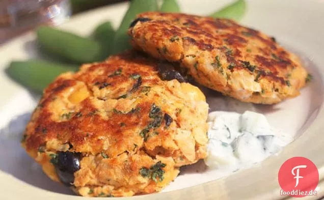 Mediterrane Lachskuchen mit Gurkensauce