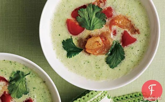 Gurken-Gazpacho mit Garnelen-Relish