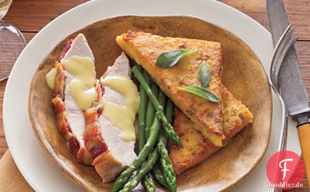 Gebratene Putenbrust mit gebratener Polenta und Sauce Hollandaise