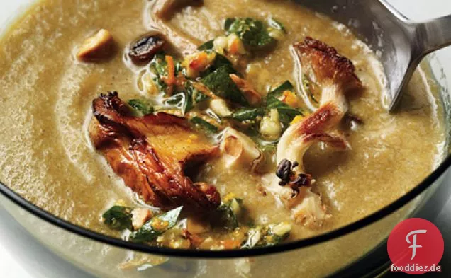 Pilzsuppe mit Haselnuss Gremolata