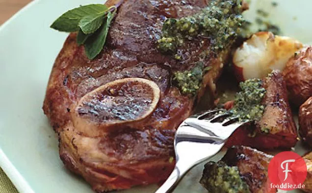 Pan-Gegrilltes Lamm mit Walnuss-Minze-Pesto