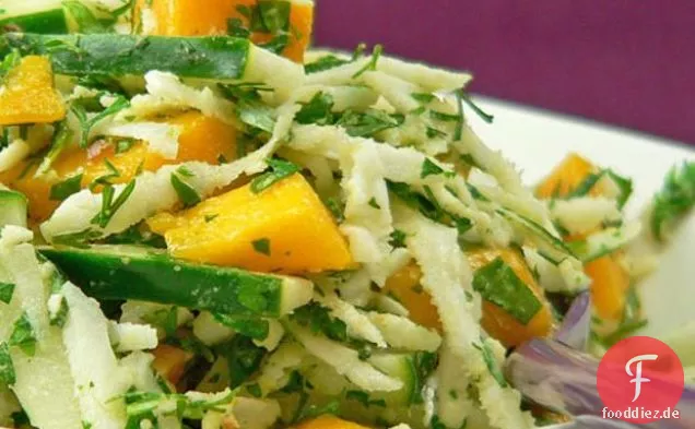 Kokos-, Gurken- und Mangosalat