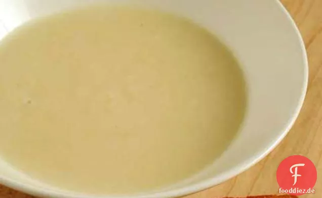Apfelsuppe mit Pfund Kuchen Croutons